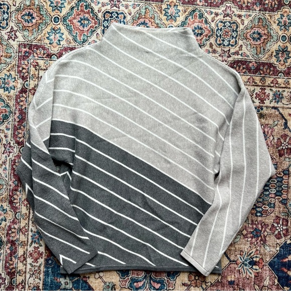 Tahari Sweaters - Tahari Gray and White Striped mock-Turtleneck Sweater, size small